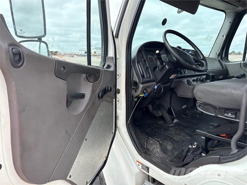 Freightliner M2 106 4x2 Van Truck (Inoperable) Furgons