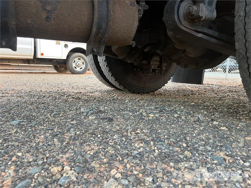 Freightliner M2 106 4x2 Van Truck شاحنات ذات هيكل صندوقي