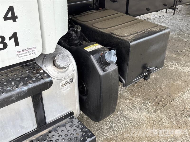 Freightliner M2 106 4x2 Van Truck Грузовики-Фургоны
