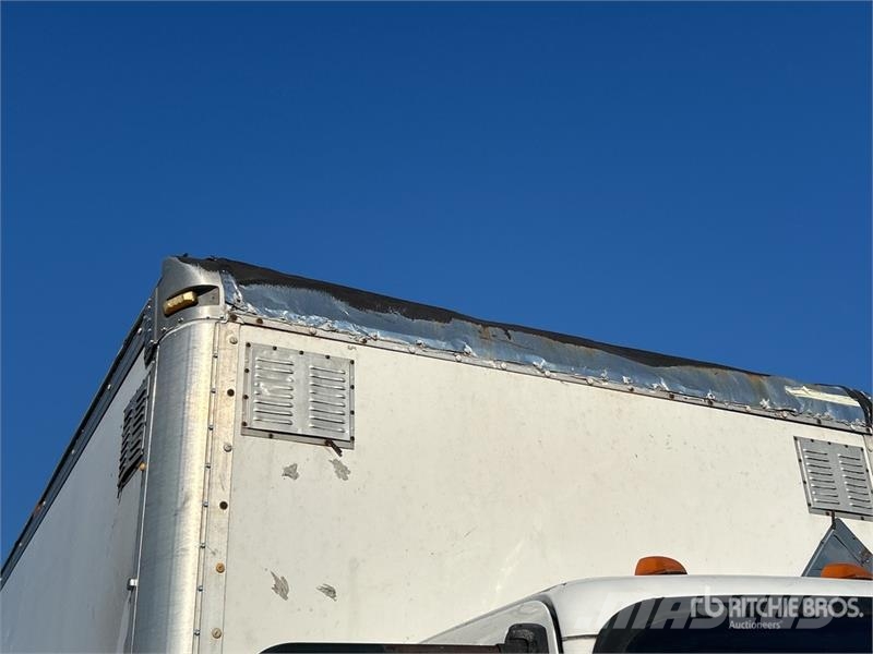 Freightliner M2 106 4x2 Van Truck Bakwagens met gesloten opbouw