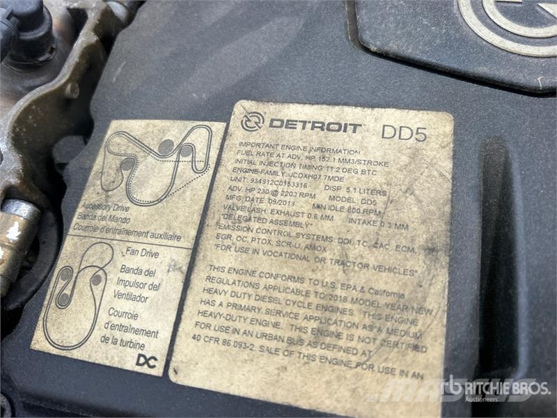 Freightliner M2 106 4x2 Van Truck Camiones con caja de remolque