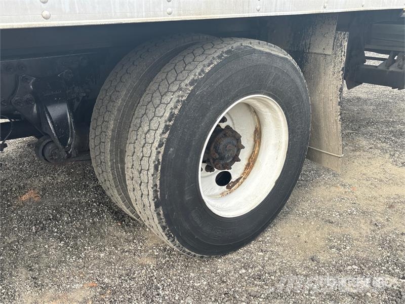 Freightliner M2 106 4x2 Van Truck شاحنات ذات هيكل صندوقي