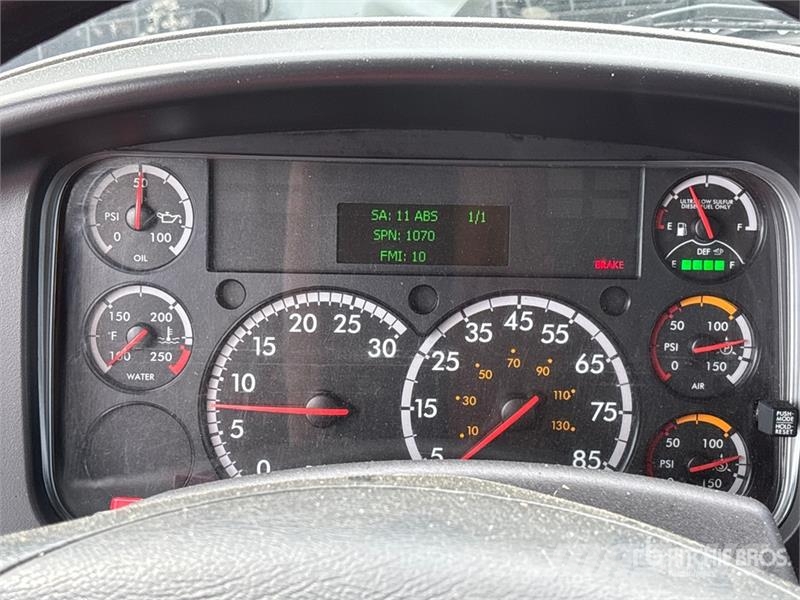 Freightliner M2 106 4x2 Van Truck Грузовики-Фургоны