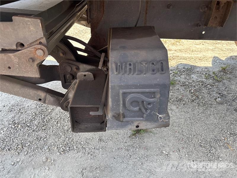 Freightliner M2 106 4x2 Van Truck Dobozos teherautók