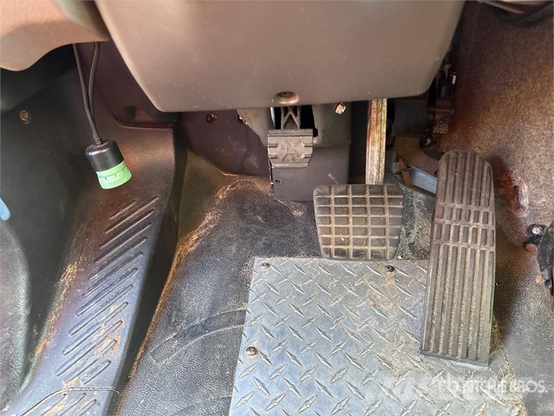 Freightliner M2 106 4x2 Van Truck Camiones con caja de remolque