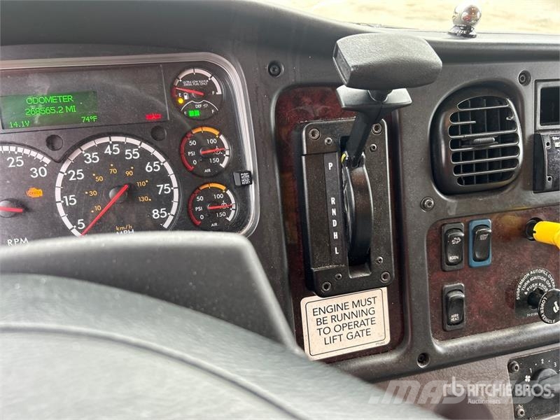 Freightliner M2 106 4x2 Van Truck شاحنات ذات هيكل صندوقي