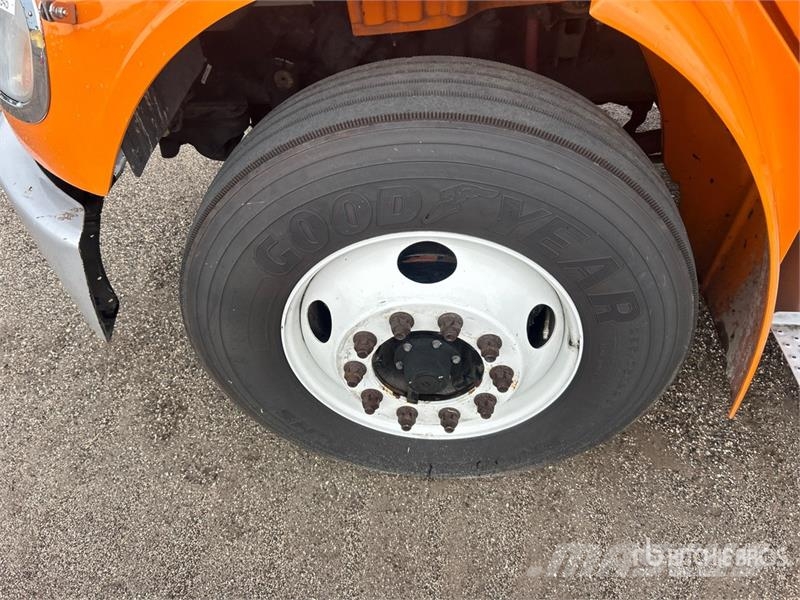 Freightliner M2 106 4x2 Van Truck Box trucks