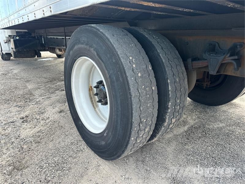 Freightliner M2 106 4x2 Van Truck شاحنات ذات هيكل صندوقي