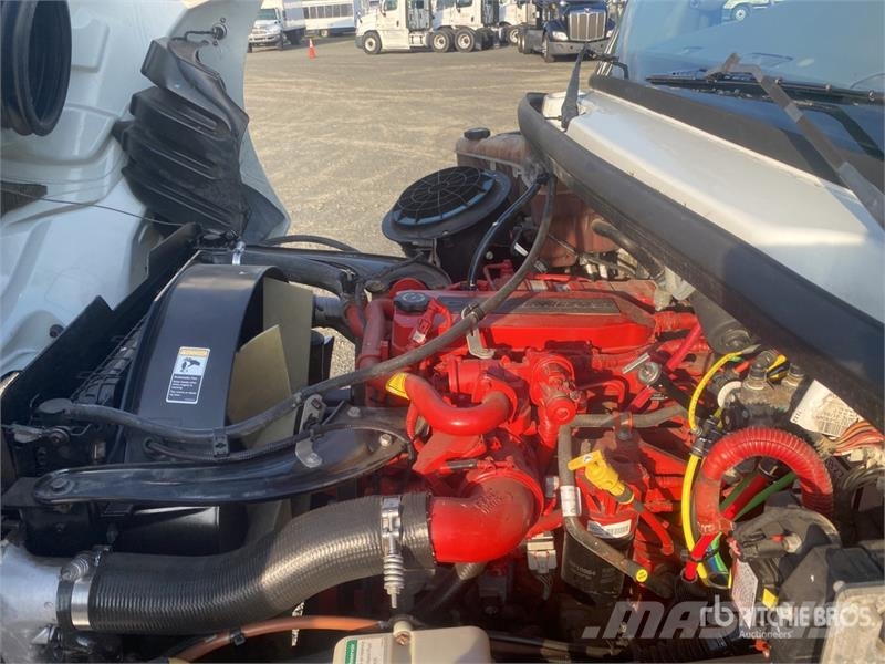 Freightliner M2 106 4x2 Service Truck Комбинированные дорожные машины