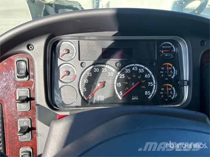 Freightliner M2 106 4x2 Van Truck Фургони