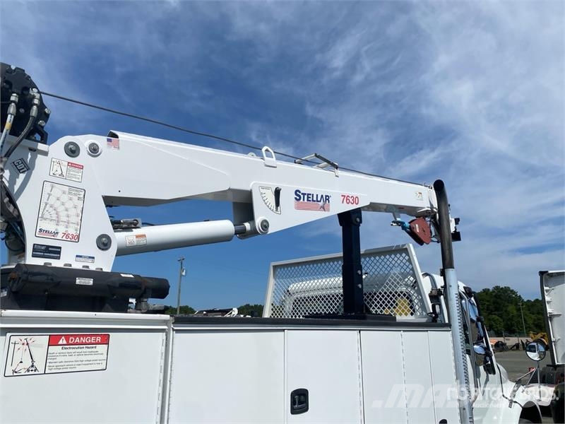 Freightliner M2 106 4x2 Service Truck Комбинированные дорожные машины