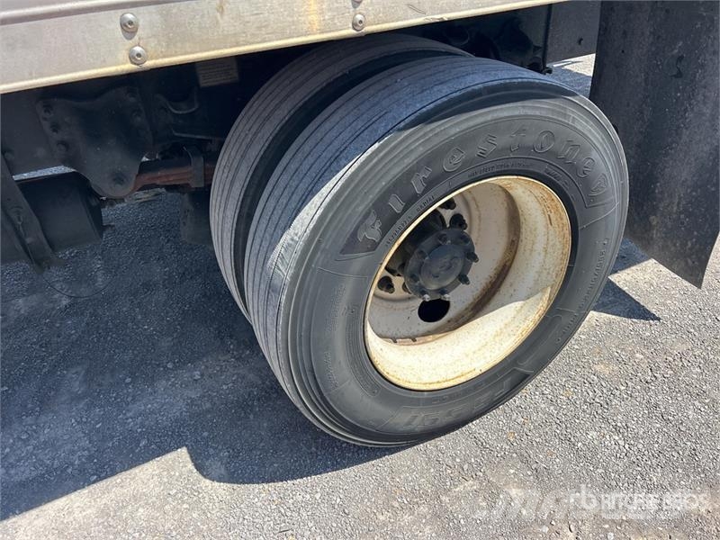 Freightliner M2 106 4x2 Van Truck Грузовики-Фургоны