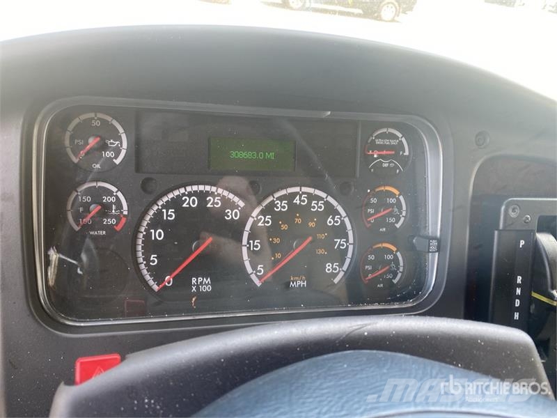 Freightliner M2 106 4x2 Van Truck Каросерии
