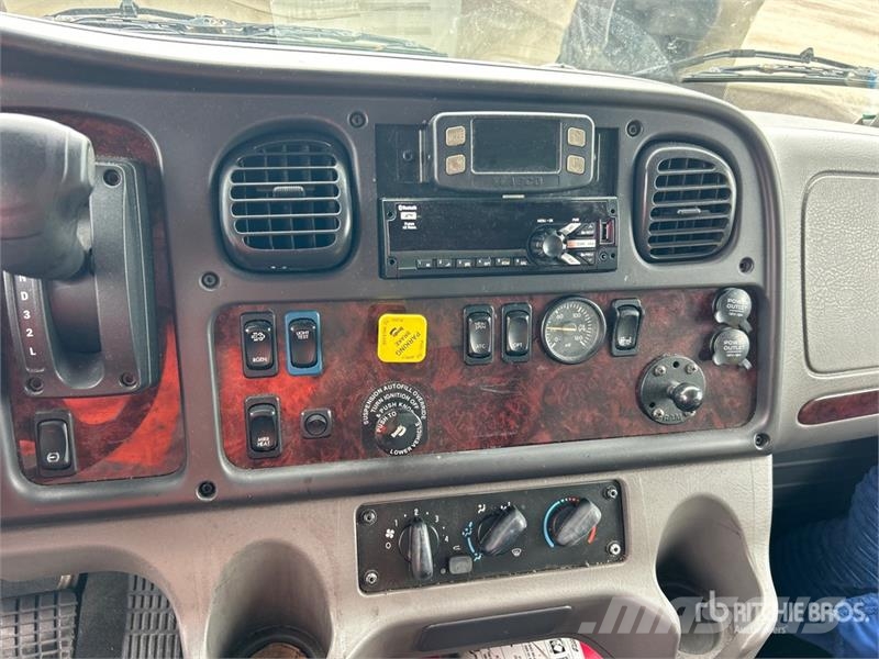 Freightliner M2 106 4x2 Van Truck Kastenaufbau