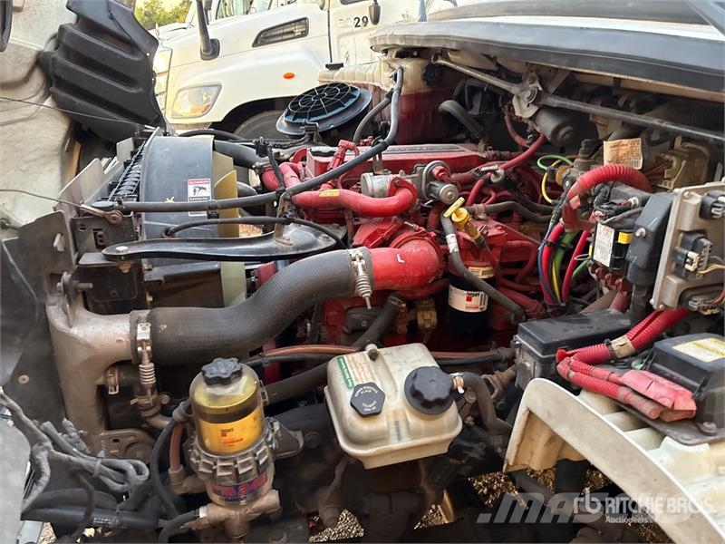 Freightliner M2 106 4x2 Van Truck Furgons