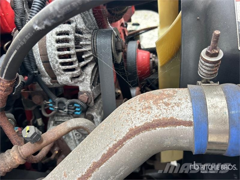 Freightliner M2 106 4x2 Van Truck شاحنات ذات هيكل صندوقي