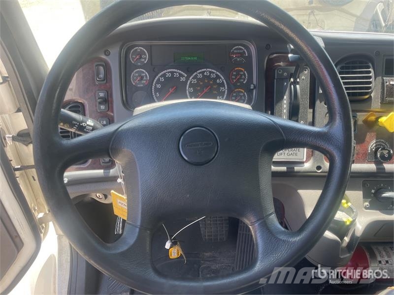Freightliner M2 106 4x2 Van Truck (Inoperable) Camiones caja cerrada