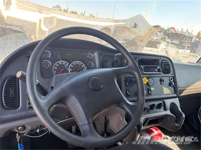 Freightliner M2 106 4x2 Van Truck Sanduk kamioni