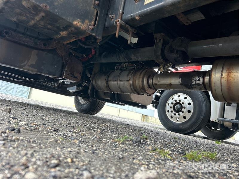 Freightliner M2 106 4x2 Van Truck شاحنات ذات هيكل صندوقي