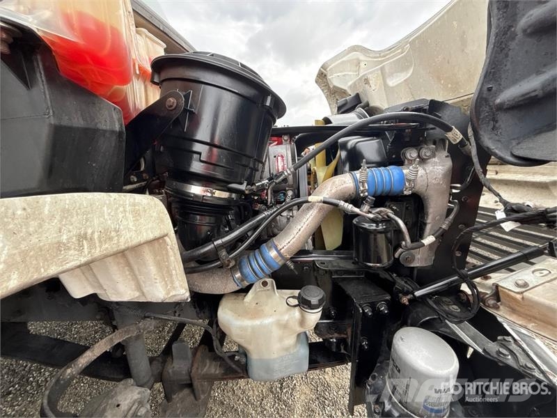 Freightliner M2 106 4x2 Van Truck شاحنات ذات هيكل صندوقي