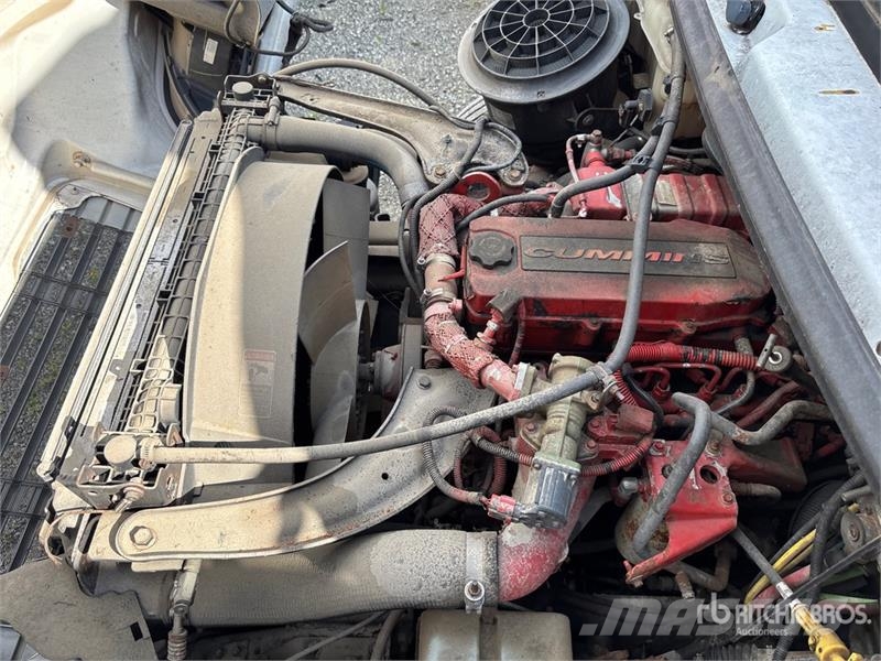 Freightliner M2 106 4x2 Van Truck (Inoperable) 貨箱式卡車