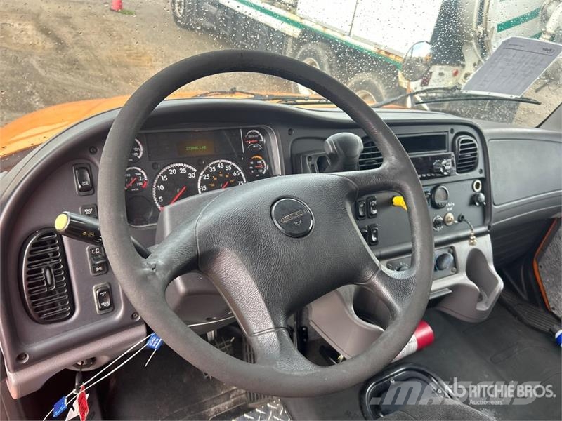Freightliner M2 106 4x2 Van Truck Box trucks