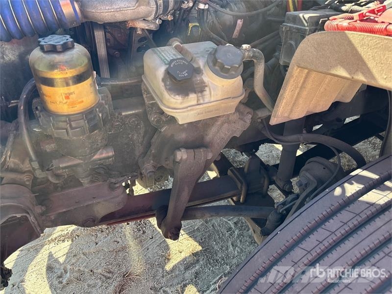 Freightliner M2 106 4x2 Van Truck Camiones con caja de remolque