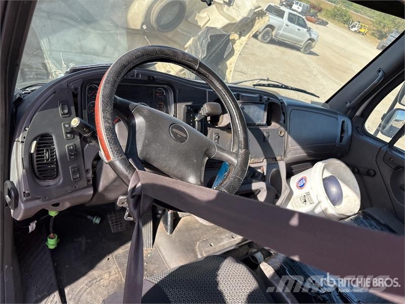 Freightliner M2 106 4x2 Van Truck (Inoperable) Box trucks