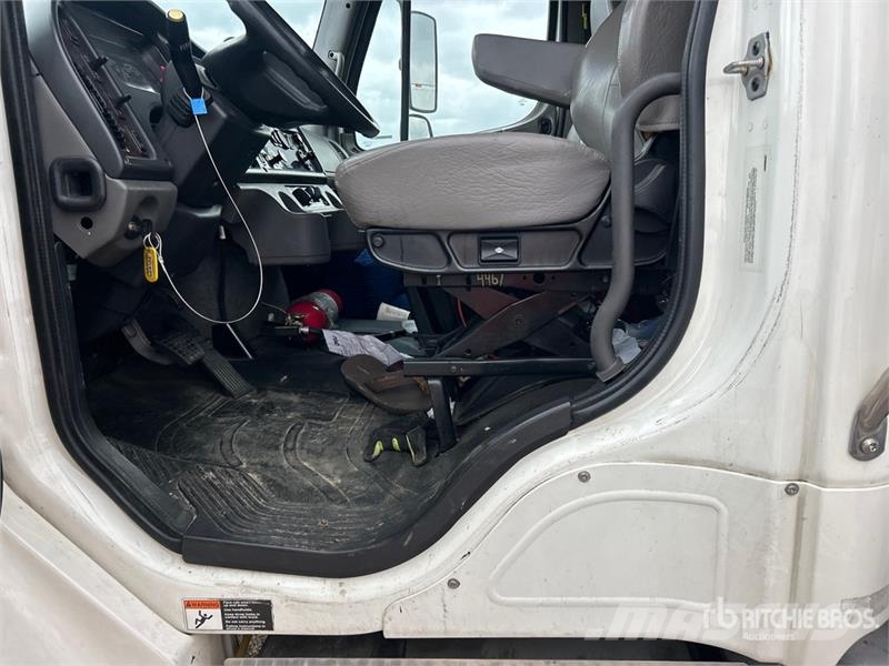 Freightliner M2 106 4x2 Van Truck Kastenaufbau