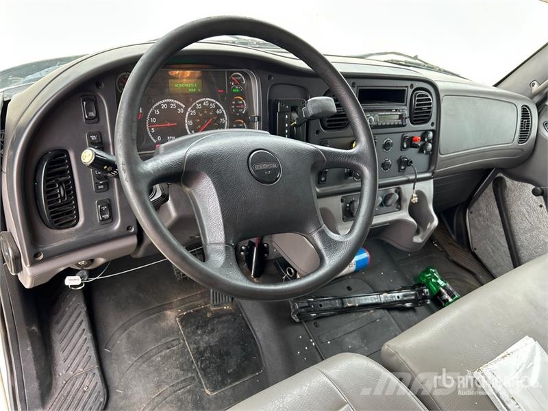 Freightliner M2 106 4x2 Van Truck Kastenaufbau