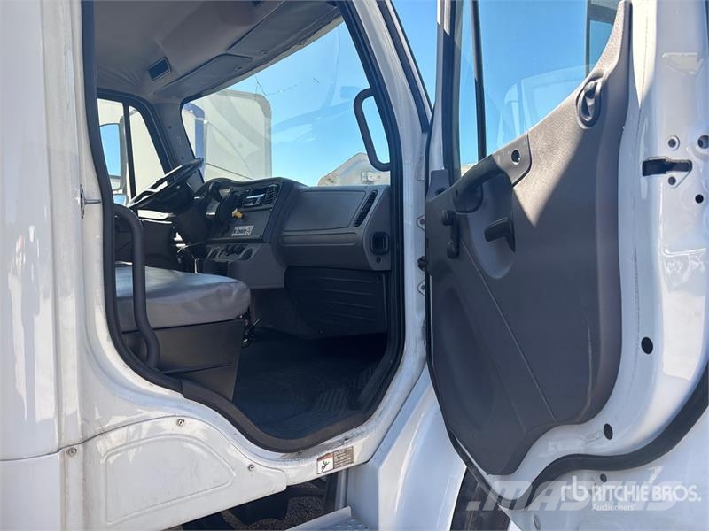 Freightliner M2 106 4x2 Van Truck Camiões de caixa fechada