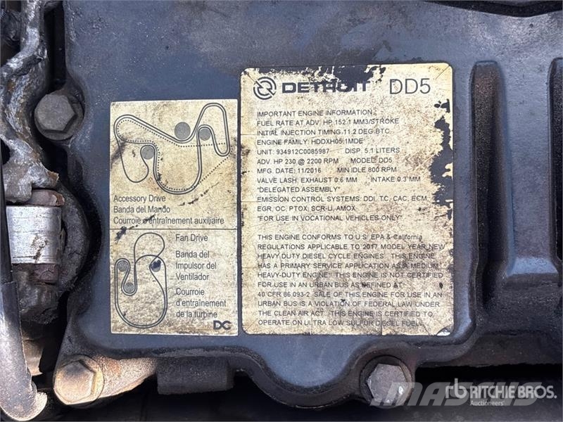 Freightliner M2 106 4x2 Van Truck Dobozos teherautók