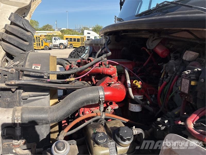 Freightliner M2 106 4x2 Van Truck (Inoperable) Box trucks