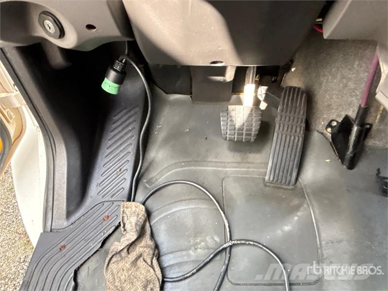 Freightliner M2 106 4x2 Van Truck (Inoperable) 貨箱式卡車