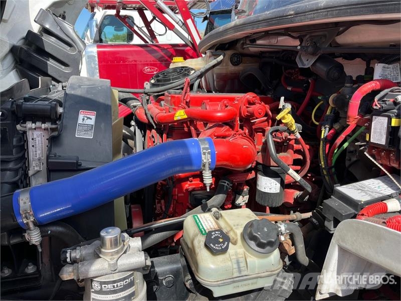 Freightliner M2 106 4x2 Van Truck Furgons