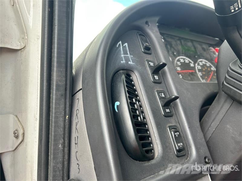 Freightliner M2 106 4x2 Van Truck Фургони