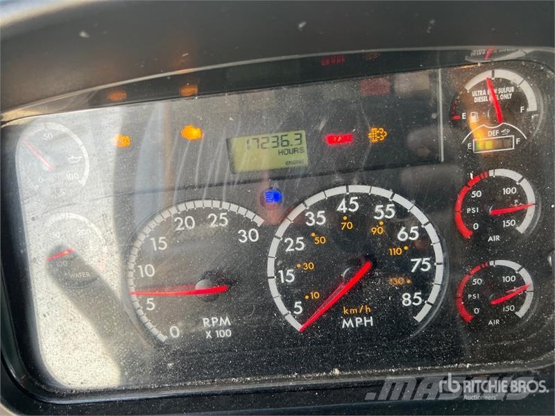 Freightliner M2 106 4x2 Van Truck شاحنات ذات هيكل صندوقي