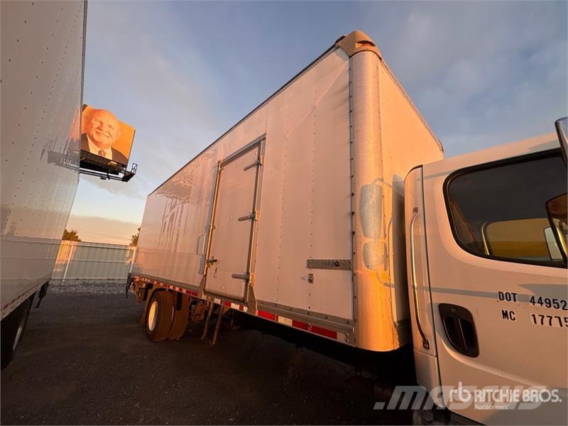 Freightliner M2 106 4x2 Van Truck Furgons