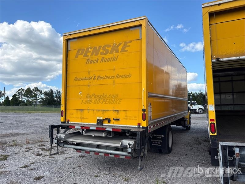Freightliner M2 106 4x2 Van Truck ボックスボディー、ウイング、箱車