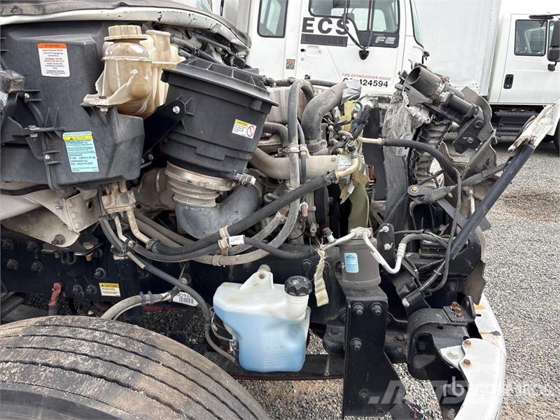 Freightliner M2 106 4x2 Cargo Van Truck Sunkvežimiai su dengtu kėbulu