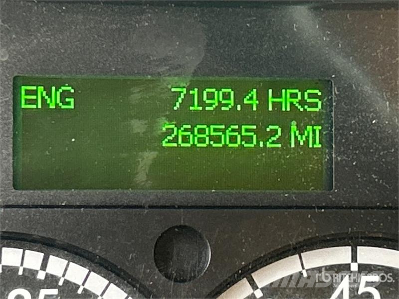 Freightliner M2 106 4x2 Van Truck شاحنات ذات هيكل صندوقي
