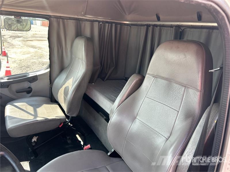 Freightliner M2 106 4x2 Sleeper Van Truck (Inoperable) Caminhões baú