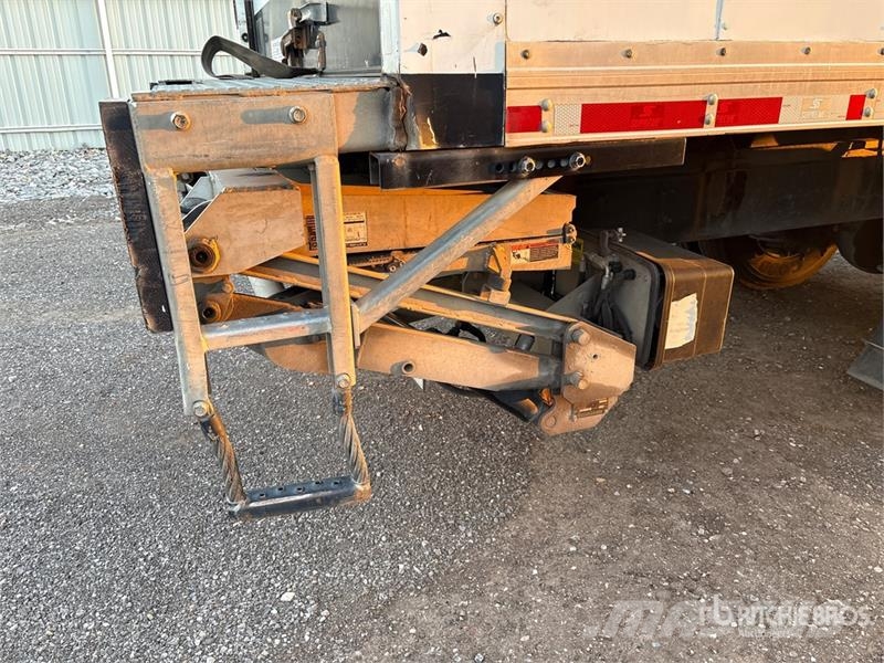 Freightliner M2 106 4x2 Van Truck Furgons