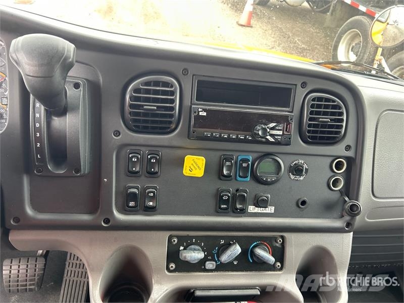 Freightliner M2 106 4x2 Van Truck Box trucks