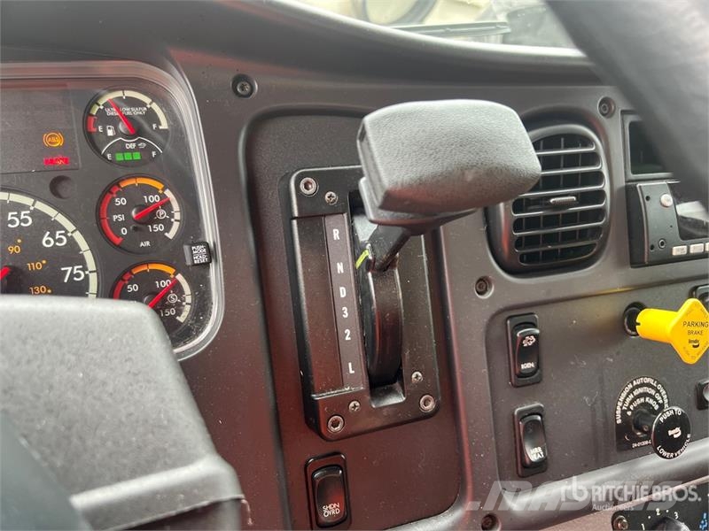 Freightliner M2 106 4x2 Van Truck Box body trucks