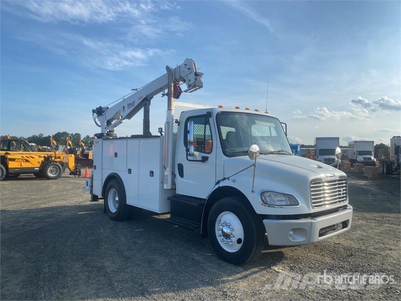 Freightliner M2 106 4x2 Service Truck Комбинированные дорожные машины