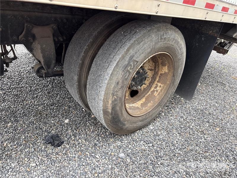 Freightliner M2 106 4x2 Cargo Van Truck Sunkvežimiai su dengtu kėbulu
