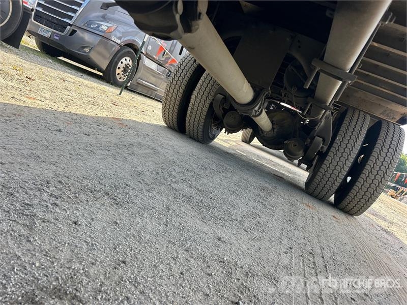 Freightliner M2 106 4x2 Van Truck Camiones con caja de remolque