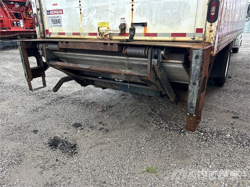 Freightliner M2 106 4x2 Van Truck شاحنات ذات هيكل صندوقي