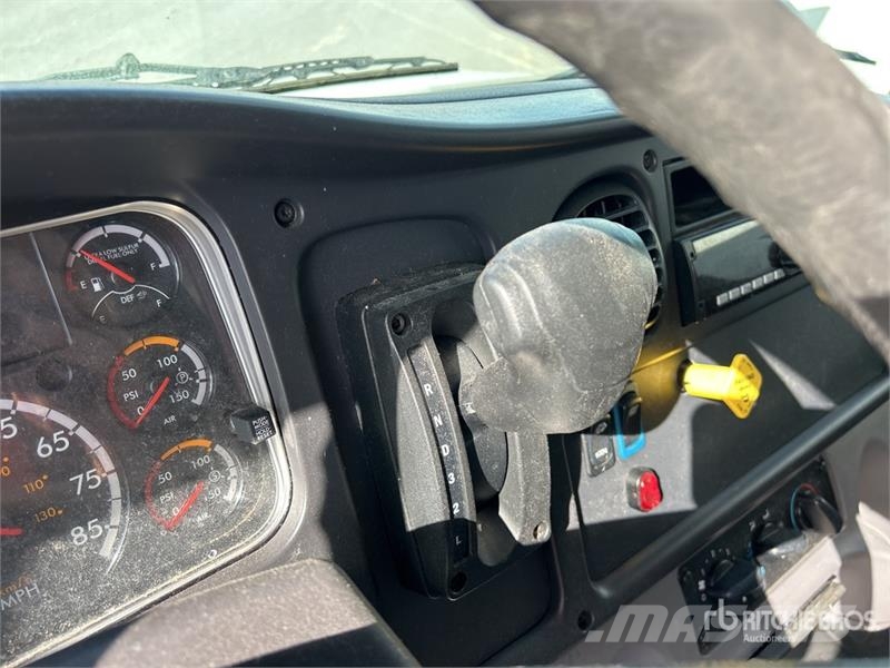 Freightliner M2 106 4x2 Van Truck (Inoperable) Fast kasse